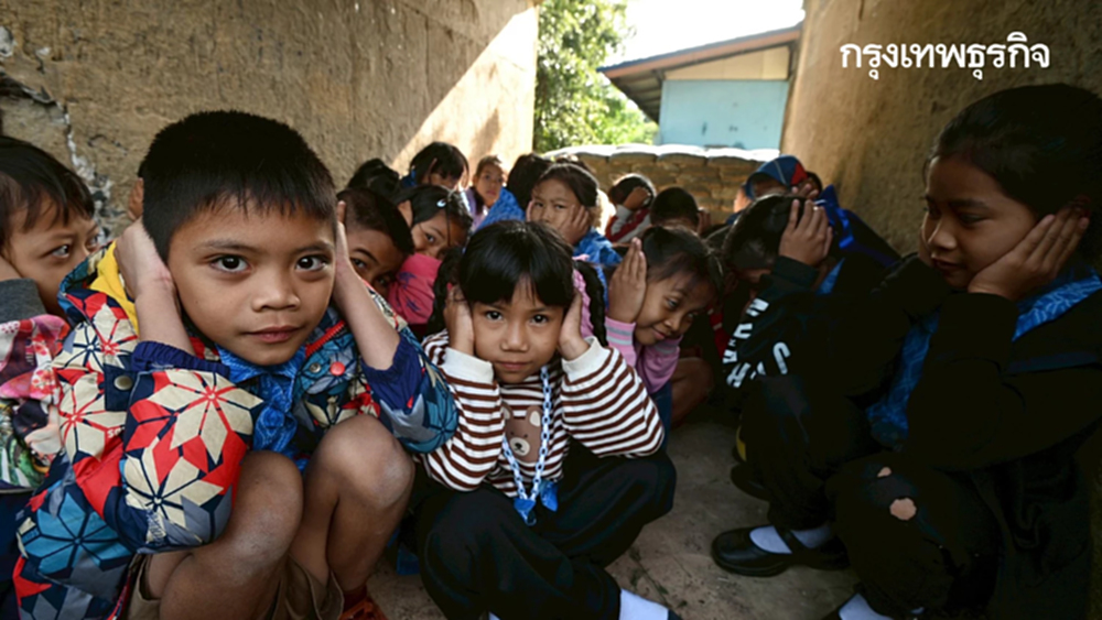 นักเรียน สุรินทร์ ซ้อมอพยพ เข้าบังเกอร์ หวั่นปะทะ ปราสาทตาเมือนธม