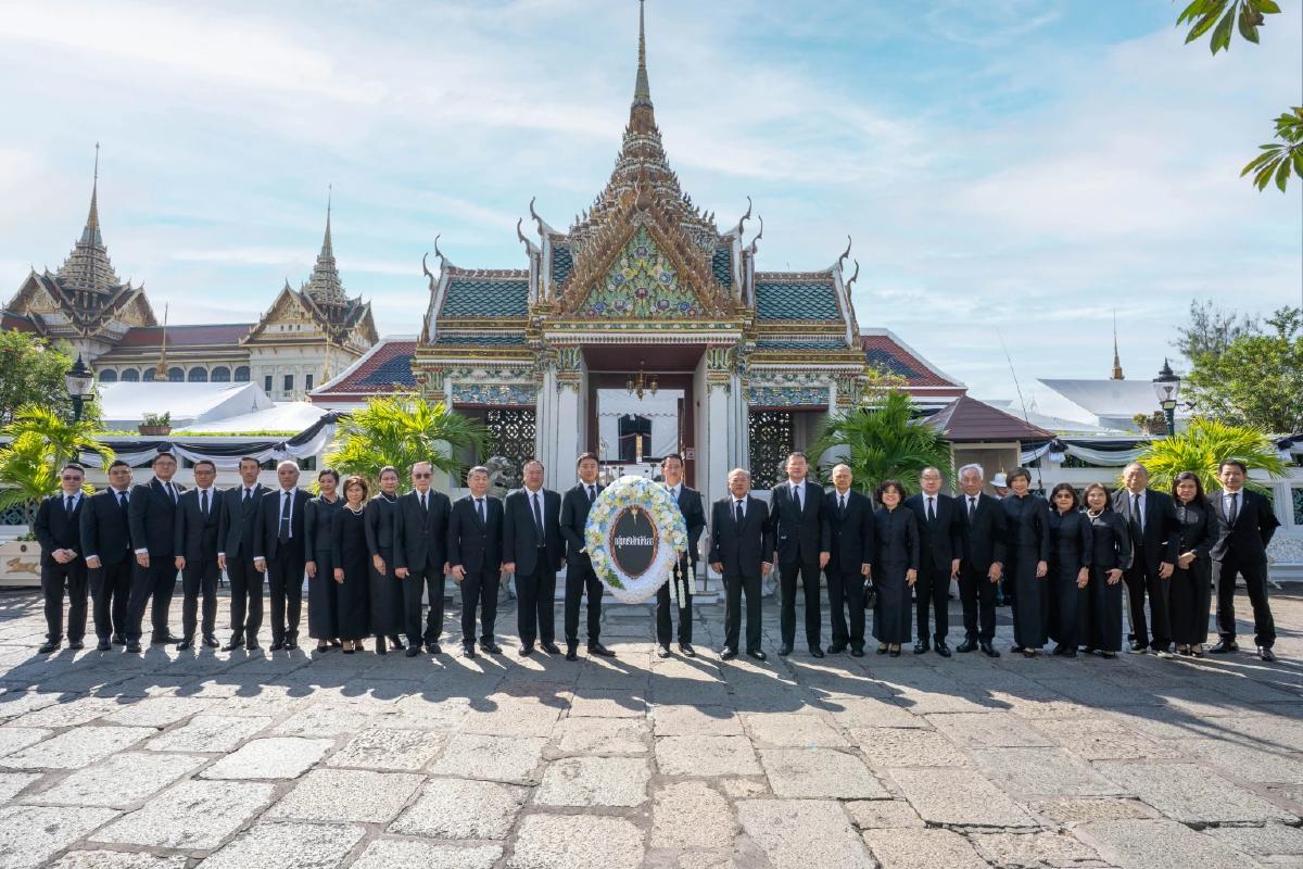 กลุ่มบริษัทบีทีเอส เข้าเฝ้าฯ กราบถวายบังคมพระบรมศพ สมเด็จพระพันปีหลวง