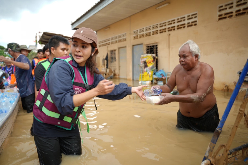 'ลิซ่า' สวน 'ภราดร' ลั่น 'น้ำท่วมหาดใหญ่' ยังไม่กลับสู่ภาวะปกติ