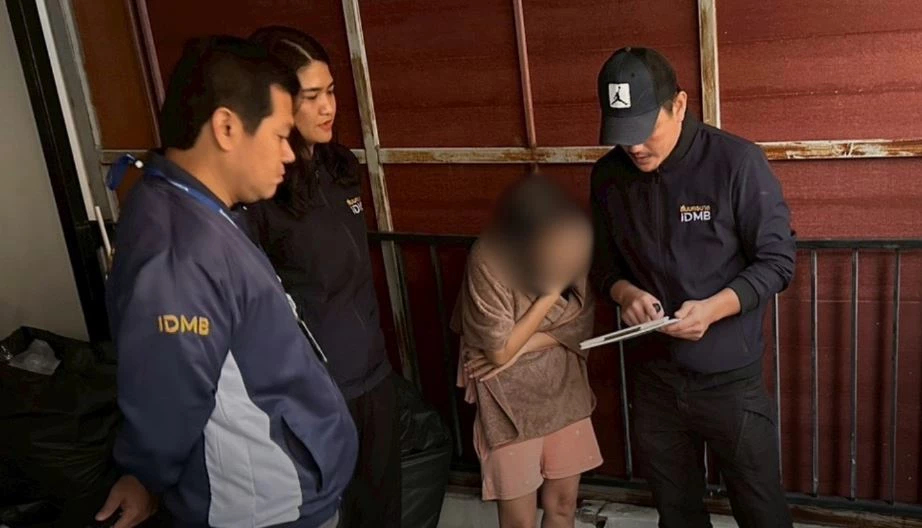 บุกจับสาวแสบ ดาว X มีเพศสัมพันธ์เอาท์ดอร์คนแปลกหน้า ดูคลิปเก็บเงิน 7 หมื่น