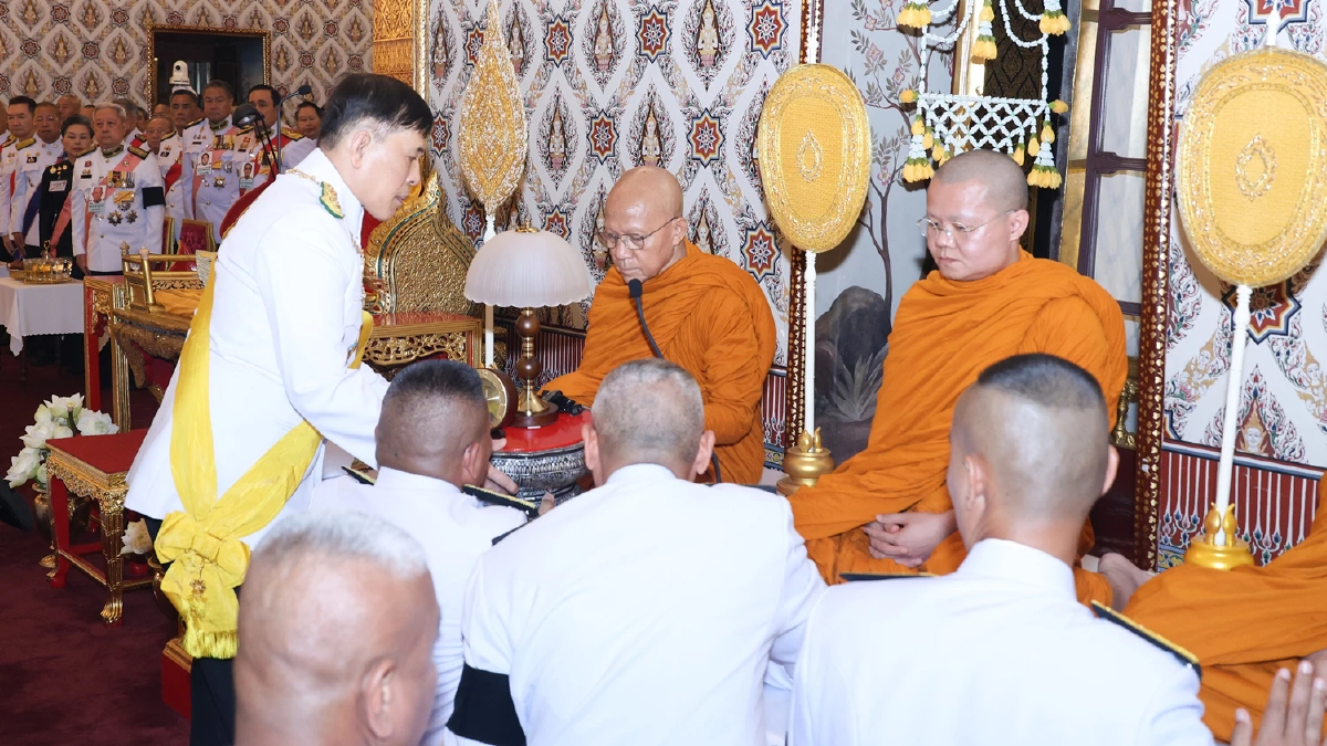 ในหลวง-พระราชินี ทรงบำเพ็ญพระราชกุศลปัณรสมวาร 15 วัน ถวายพระบรมศพ พระพันปีหลวง