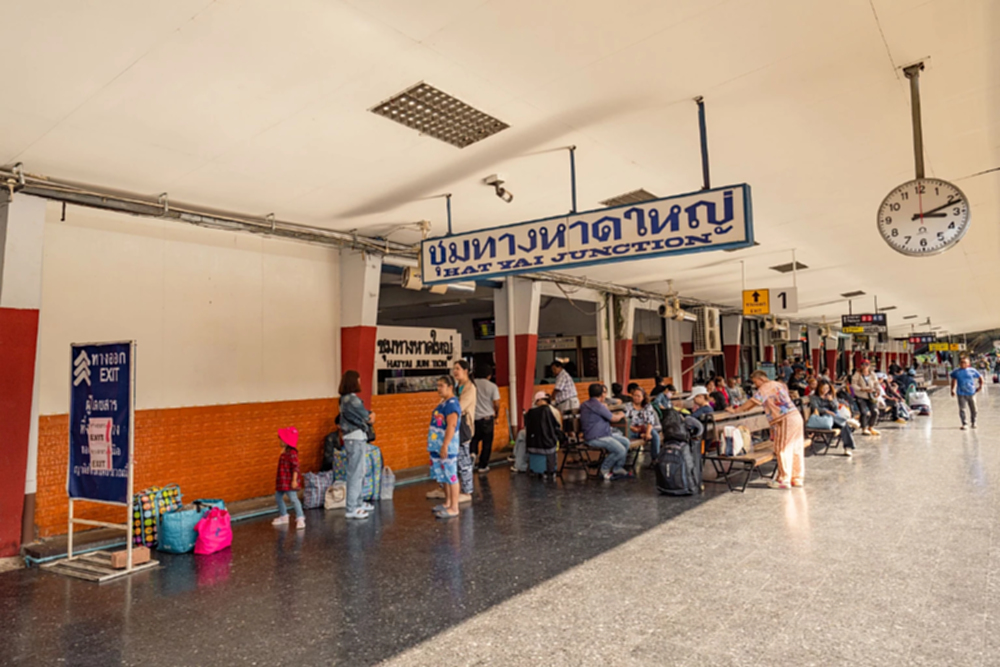 ‘น้ำท่วมภาคใต้’ ซัดท่องเที่ยว ‘ททท.’ เตรียมหารือมาตรการเยียวยาผู้ประกอบการ อุ้มตลาดช่วงปลายปี