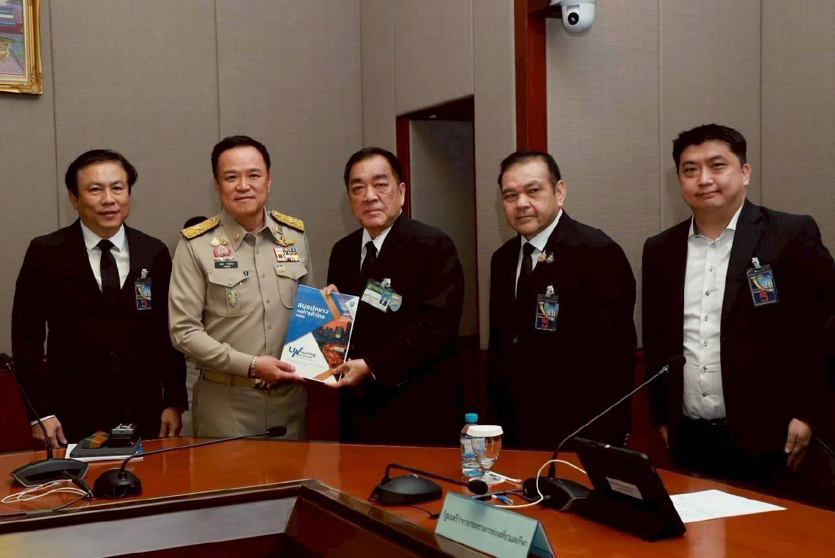 "หอการค้าไทย"ยื่น "สมุดปกขาว 2568" เสนอรัฐบาลปลดล็อกเศรษฐกิจ 5 มิติ