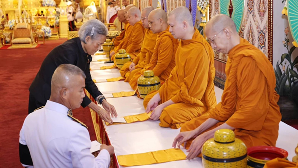 กรมสมเด็จพระเทพฯ ทรงบำเพ็ญพระราชกุศลถวายพระบรมศพ 'สมเด็จพระพันปีหลวง'