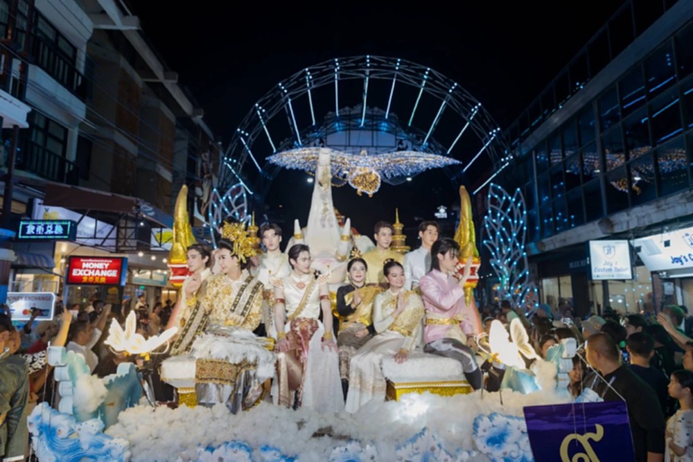 'มาดามหยก'  ร่วมขบวนกระทงใหญ่ ยี่เป็งเชียงใหม่ กระตุ้นเศรษฐกิจภาคเหนือ