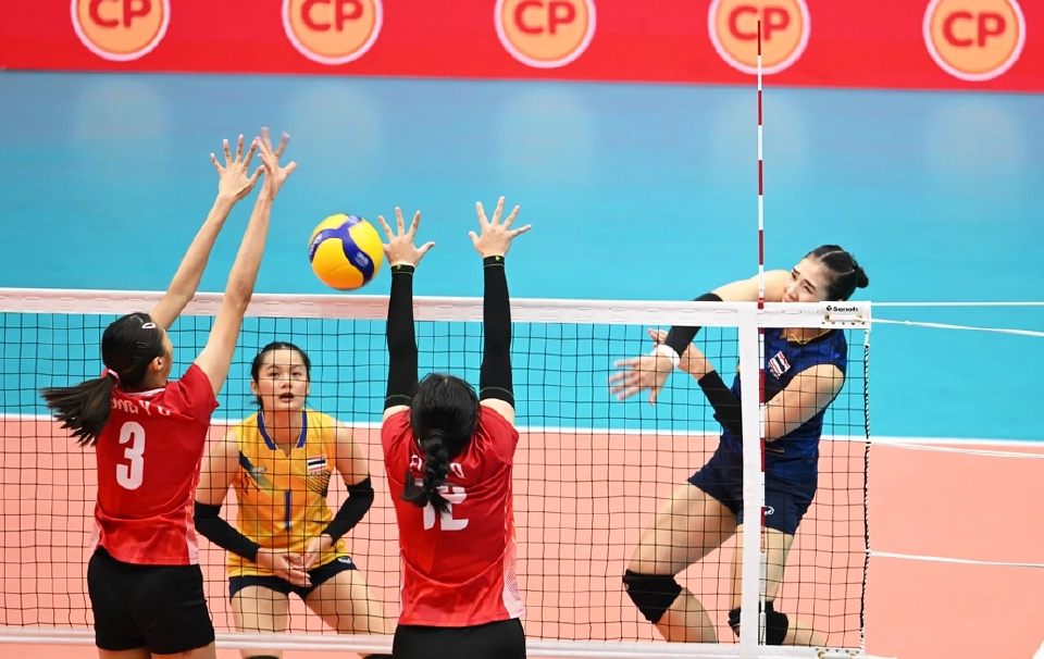 ประเดิมโหด! 'ชัชชุอร' นำทีมสาวไทย อัดสิงคโปร์ 3-0 เซต เก็บชัยแรก