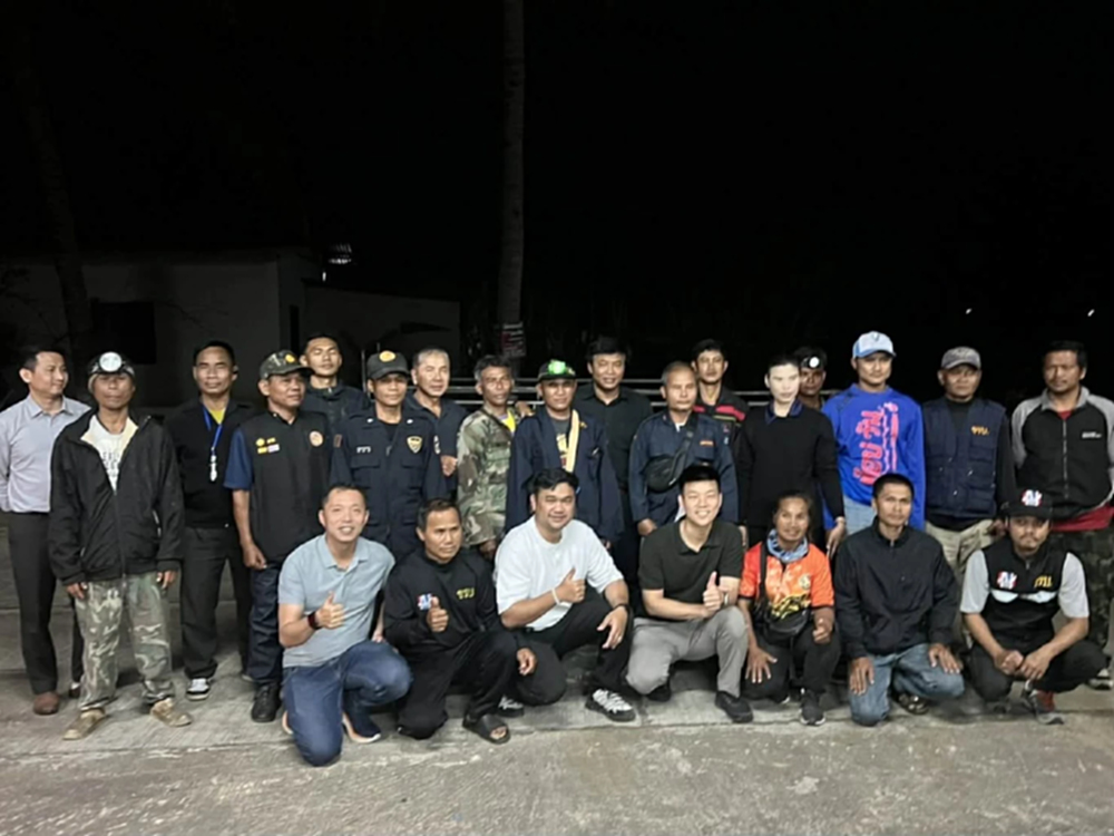 แกนนำส้มลงพื้นที่ศูนย์อพยพ 'ณัฐพงษ์' ส่งแรงใจให้ ปชช.-จนท.