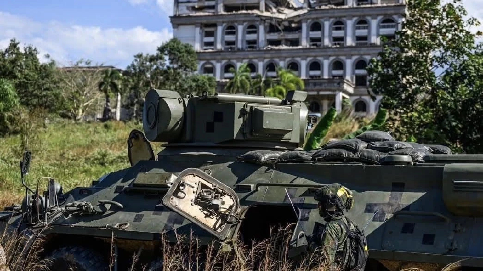 ‘นาวิกโยธิน’ ยกพลขึ้นบก ยึดกาสิโนทมอดา F-16 จัดหนักถล่ม10ลูก