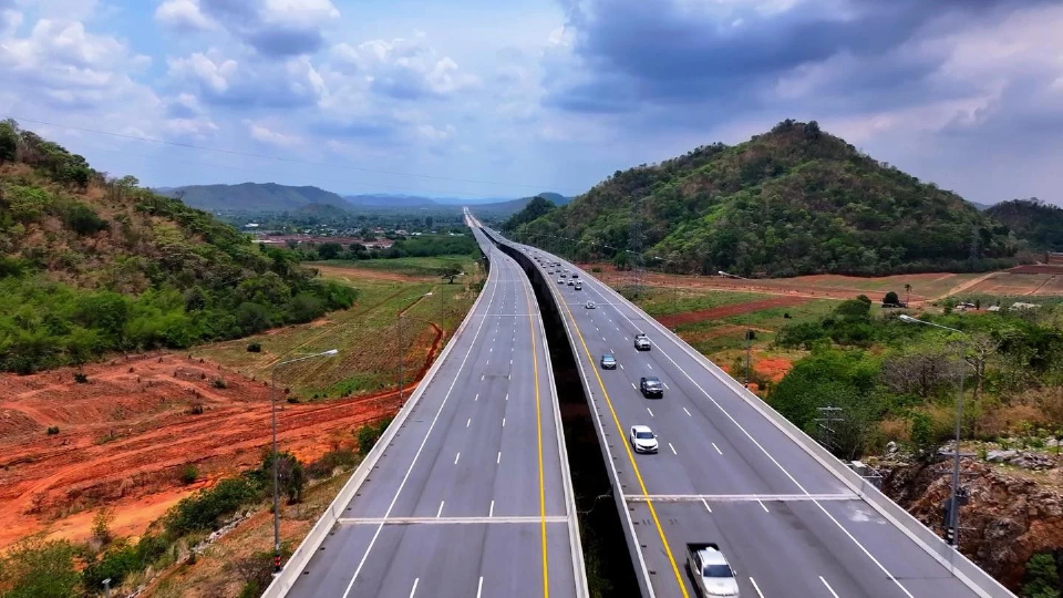 มอเตอร์เวย์ M6 เปิดวิ่งฟรีตลอดสาย 196 กม. เริ่ม 26 ธ.ค. นี้ รับปีใหม่ 2569