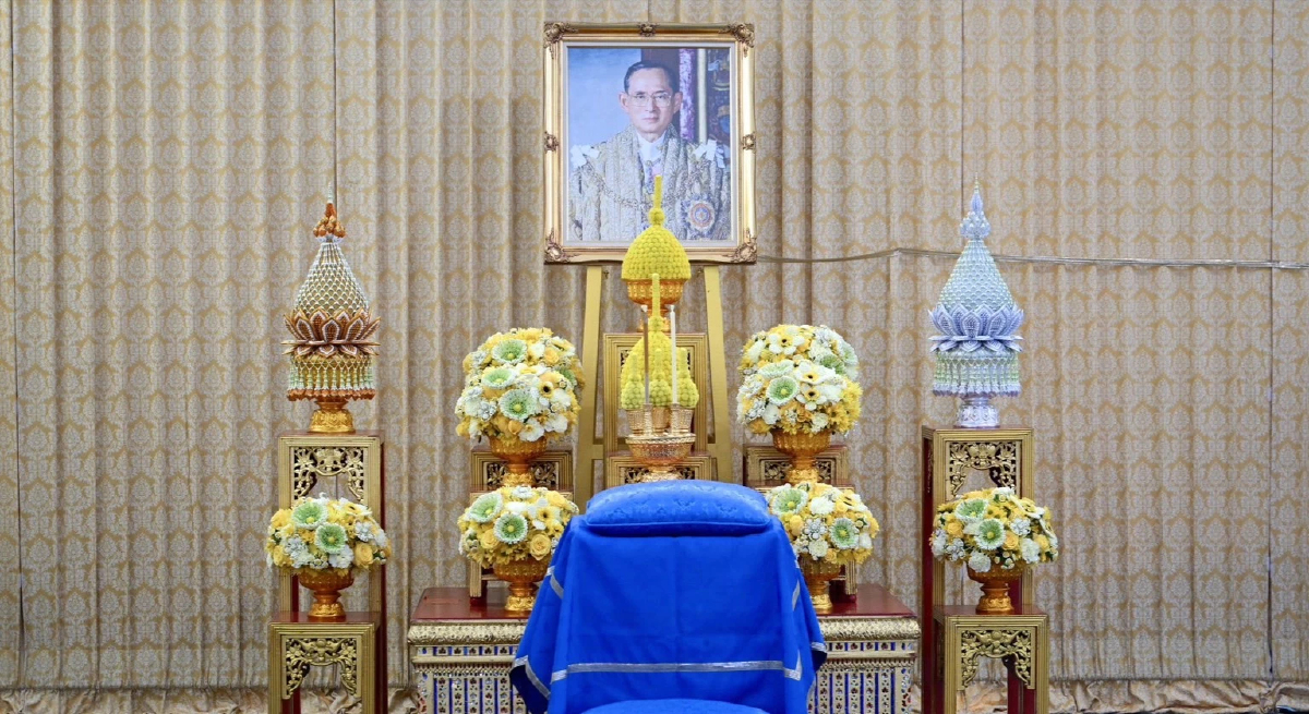 กทม. ร่วมพิธีทำบุญตักบาตรถวายพระราชกุศล น้อมรำลึกพระมหากรุณาธิคุณในหลวงรัชกาลที่ 9