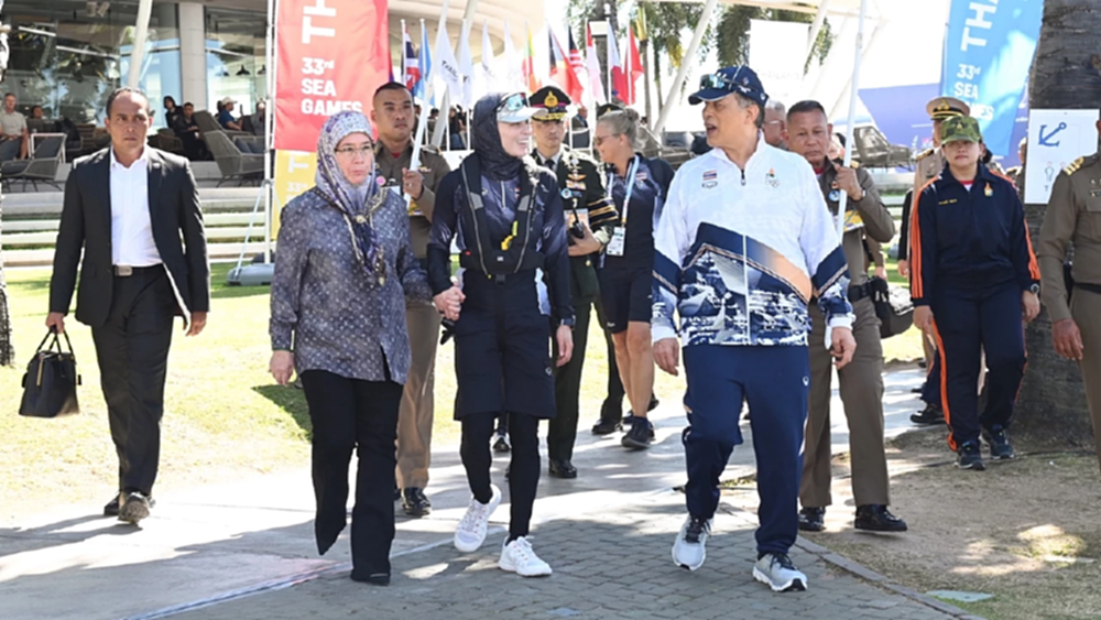 ในหลวง-ราชินี เสด็จฯชลบุรี พระราชทานเหรียญรางวัลกีฬาเรือใบ ซีเกมส์