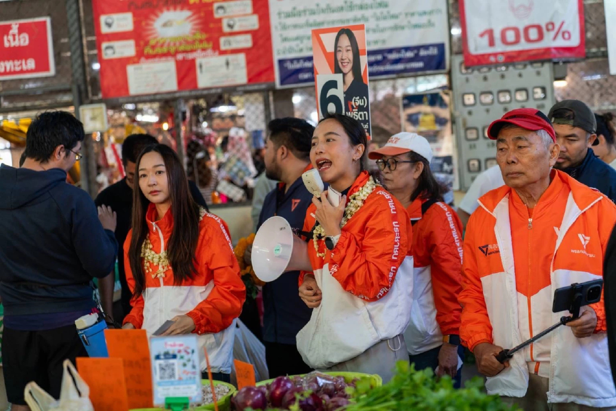 ‘วิโรจน์-ไอซ์’ ลุยหาเสียงนครสวรรค์-เชียงใหม่ ชู ปชน.ปราบทุนเทา