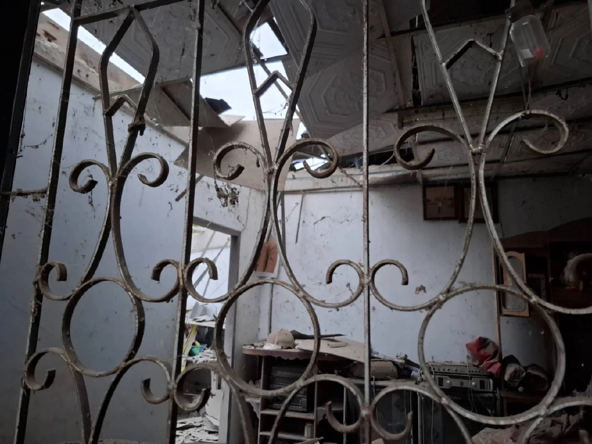 เปิดภาพ กัมพูชา ยิงปืนใหญ่ ตกใส่บ้านคนไทย เสียหาย 2 หลัง