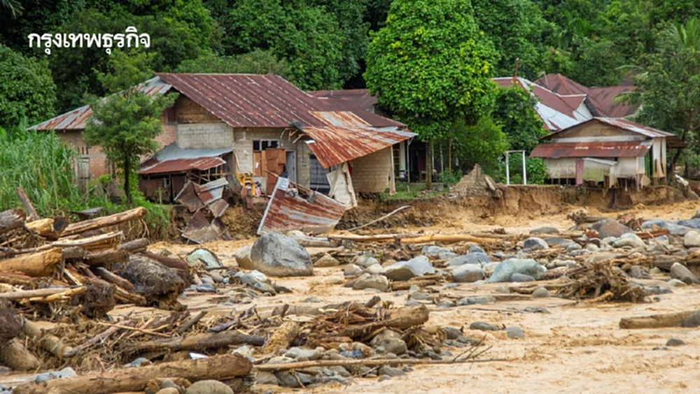 ‘อินโดนีเซีย’ เจอน้ำท่วมรุนแรง คร่าคนหลายร้อย เพราะ ‘ตัดไม้ทำลายป่า’