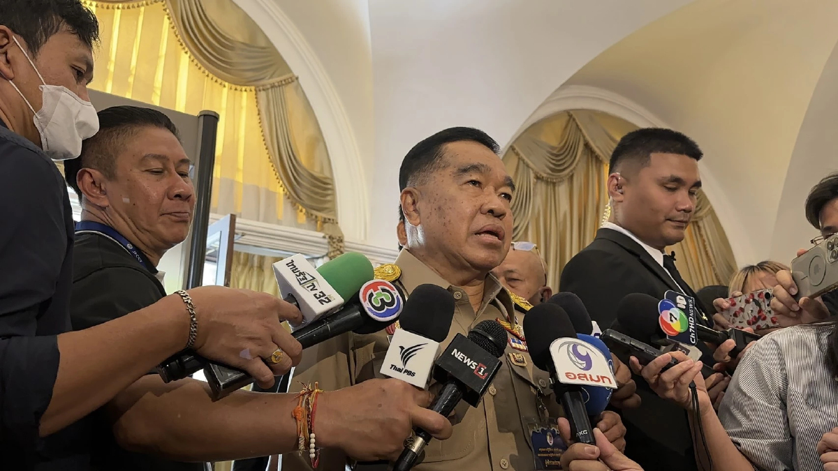 'พล.อ.ณัฐพล' ยัน ผบ.ทบ.พร้อมรบ 100% ไร้นัย เร่งถกแผนอพยพคนกัมพูชา