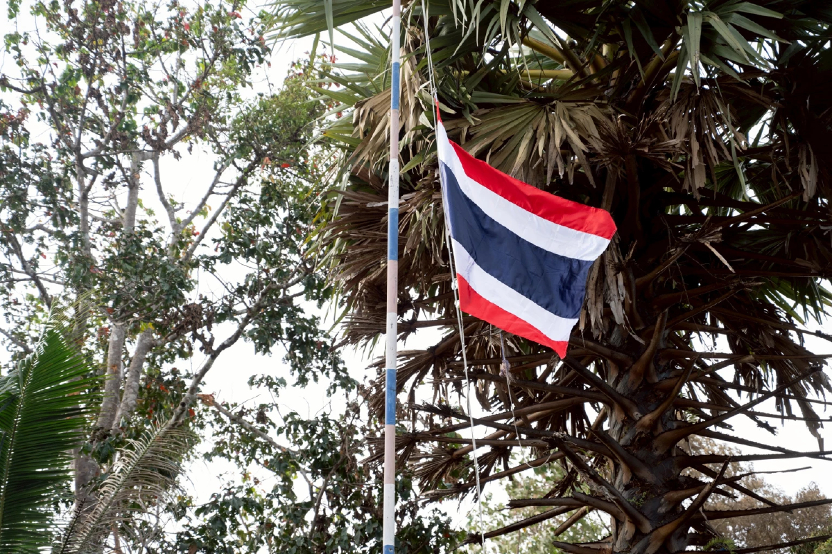 ปักธงชาติไทย! ปะทะเดือดเช้ามืด นาวิกโยธิน ยึดคืนบ้านสามหลัง จ.ตราด