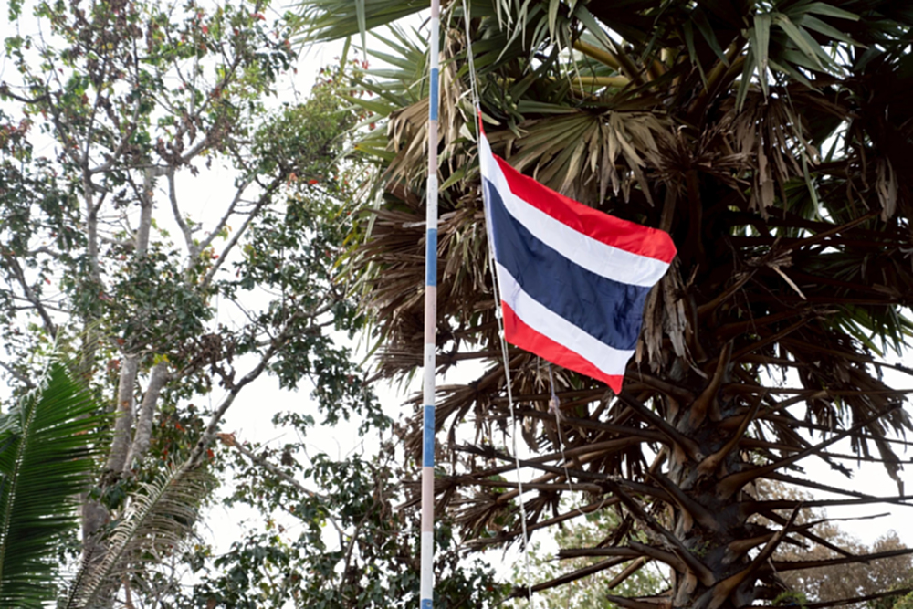 ปักธงชาติไทย! ปะทะเดือดเช้ามืด นาวิกโยธิน ยึดคืนบ้านสามหลัง จ.ตราด