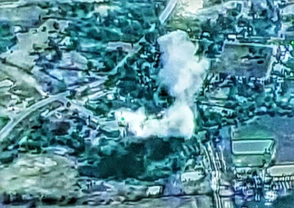 F-16 ทิ้งบอมบ์ ทำลายคลังเก็บจรวด BM-21 จ.อุดรมีชัย กัมพูชา