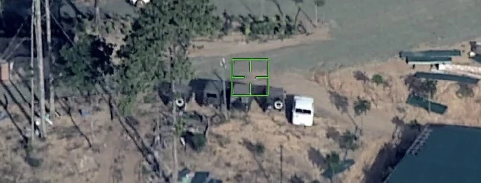 ทิ้งบอมบ์  ทหาร BHQ  หลัง ขนกำลัง 5 คันรถ เข้าพื้นที่บ้าน3หลัง จ.ตราด