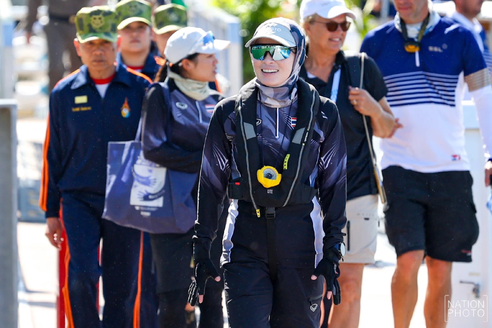 'พระราชินี' ทรงนำทีมเรือใบลงแข่งวันที่ 2 หลังทรงพาทีมชาติไทยชนะ