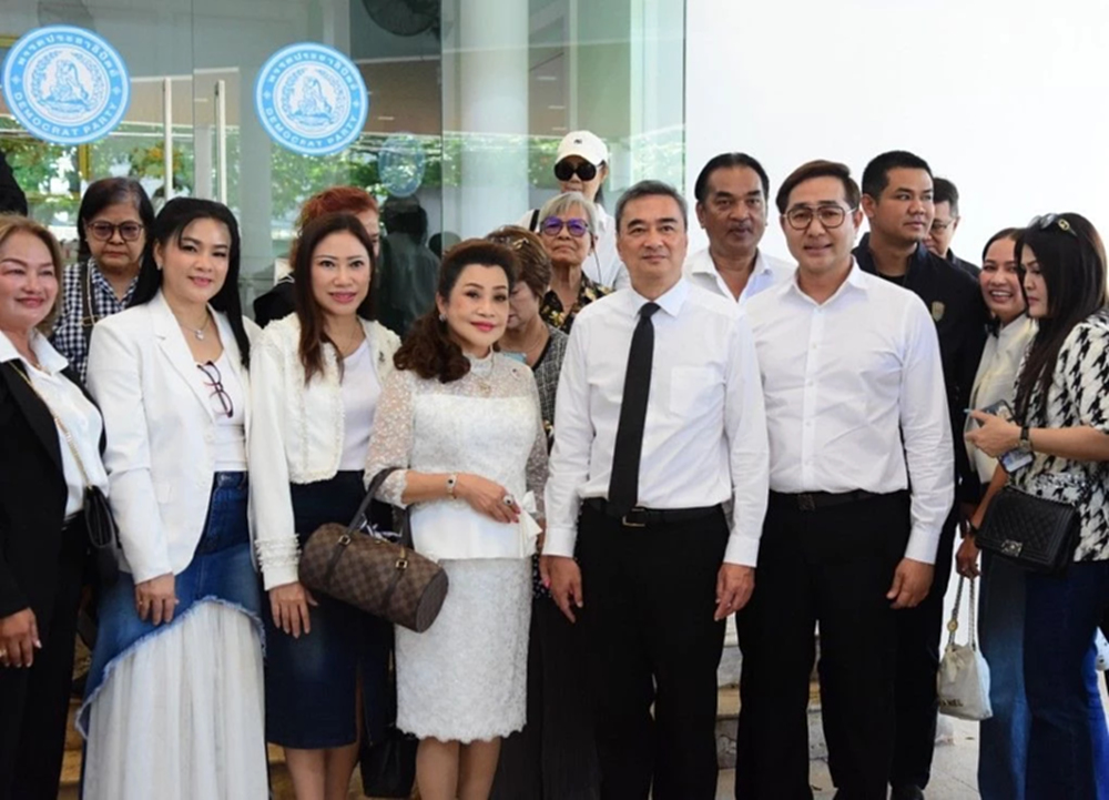 ‘พยุงศักดิ์’พาผู้ประกอบการ พบหัวหน้าปชป. ให้กำลังใจชาวหาดใหญ่ฝ่าวิกฤติ