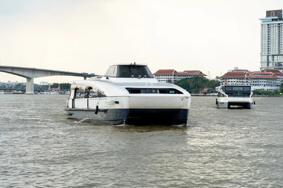 'ไทยสมายล์กรุ๊ป' ขยายเวลาให้บริการเรือ - รถเมล์ รับคืนเคาท์ดาวน์