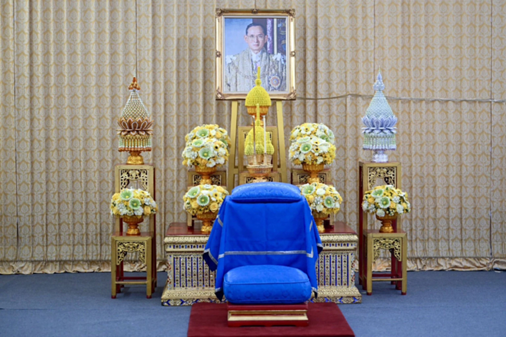 กทม. ร่วมพิธีทำบุญตักบาตรถวายพระราชกุศล น้อมรำลึกพระมหากรุณาธิคุณในหลวงรัชกาลที่ 9