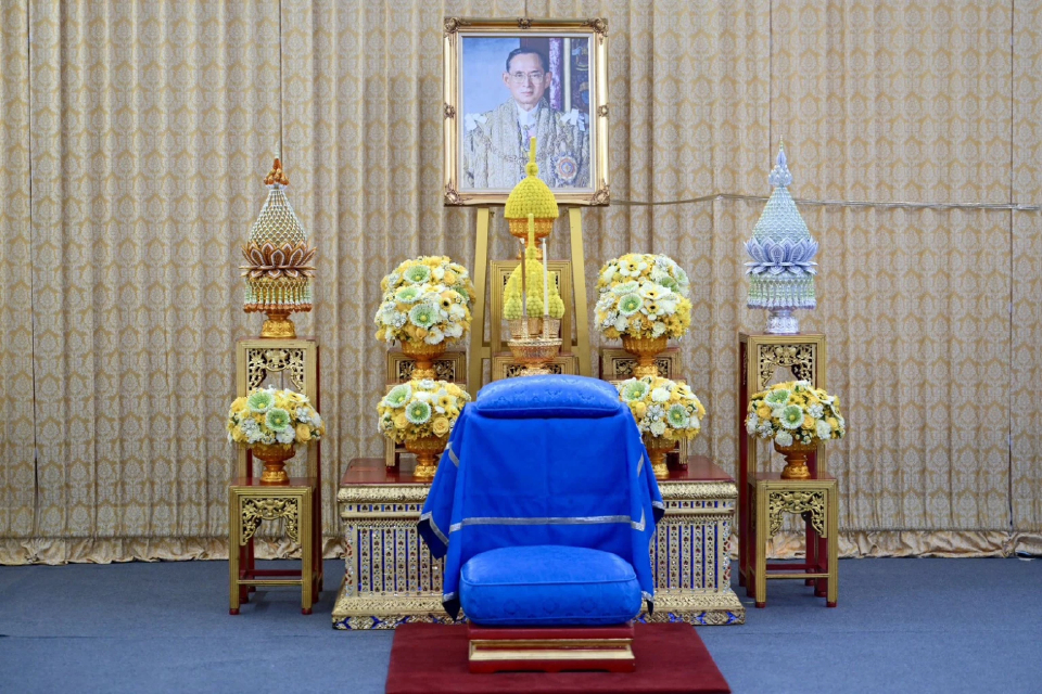 กทม. ร่วมพิธีทำบุญตักบาตรถวายพระราชกุศล น้อมรำลึกพระมหากรุณาธิคุณในหลวงรัชกาลที่ 9