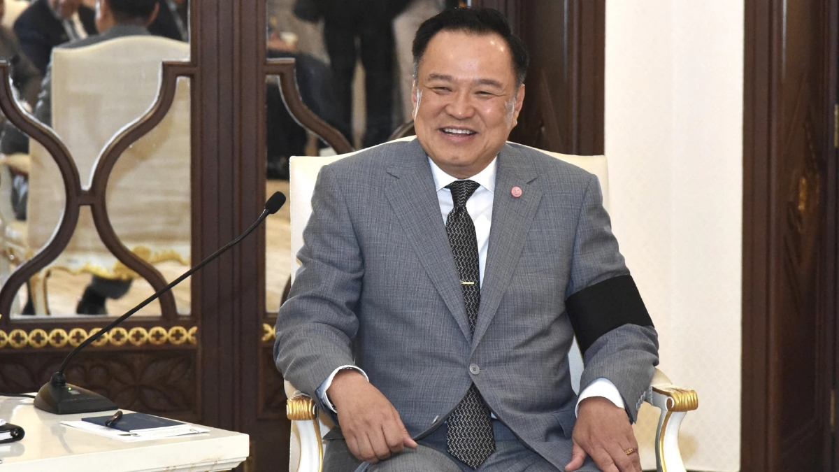 โปรดเกล้าฯ ‘พ.ร.ฎ.ยุบสภา’ อนุทิน อ้าง การเมืองรุมเร้า บริหารประเทศไม่ได้