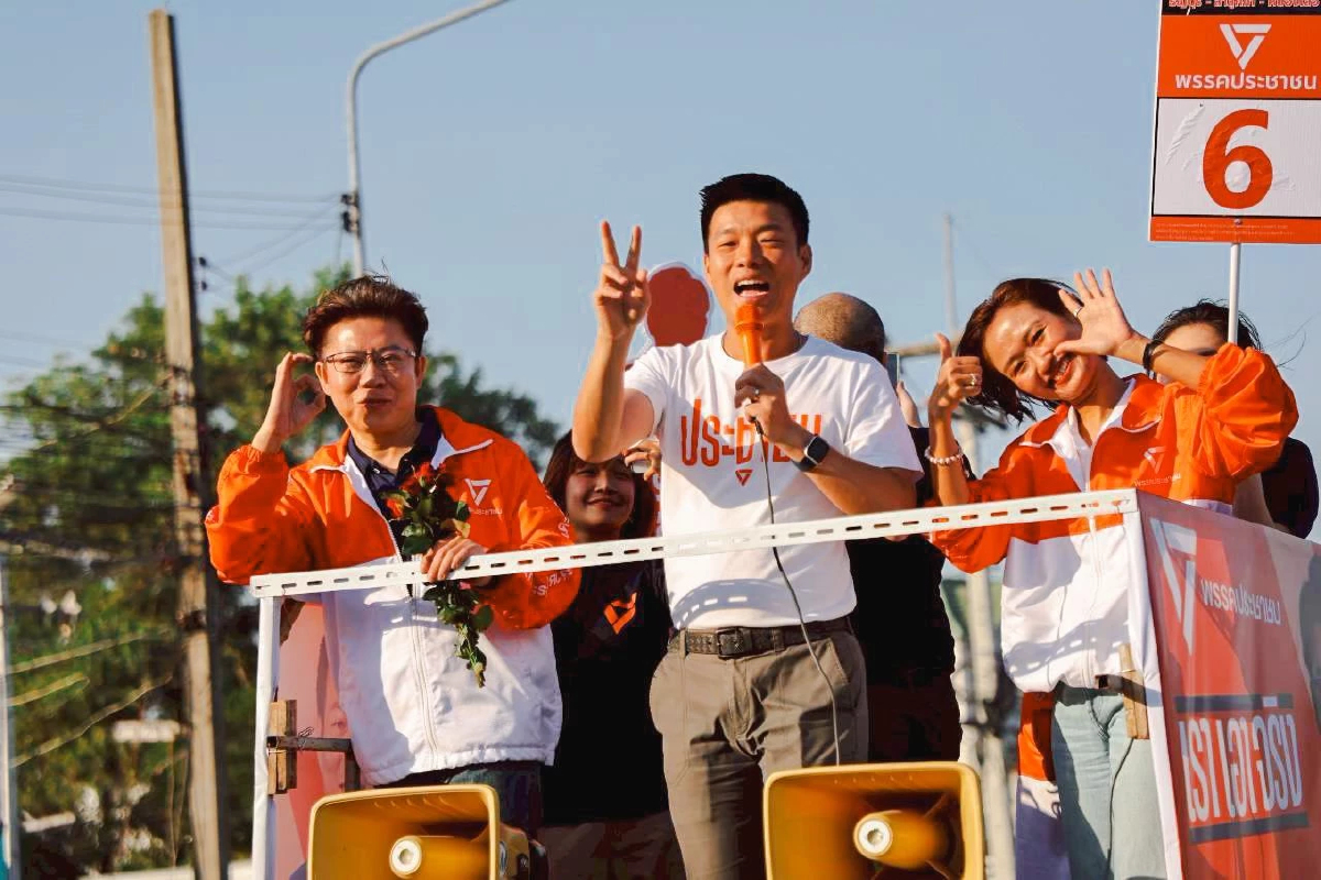 'ณัฐพงษ์' ลุยปทุมฯ พาผู้สมัครหาเสียง อ้อนปักธงส้ม บริหารประเทศ