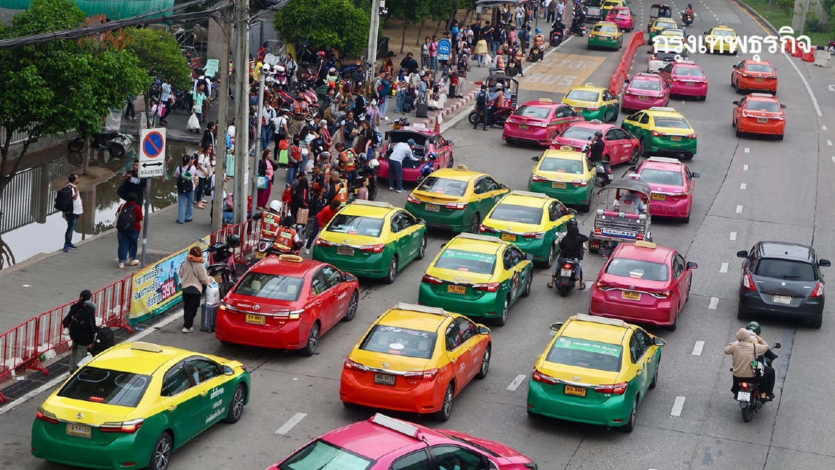 เตือนรถติดกรุงเทพ เลี่ยงเส้นทาง ถนนกำแพงเพชร 2 หมอชิต 2 คนกลับบ้าน