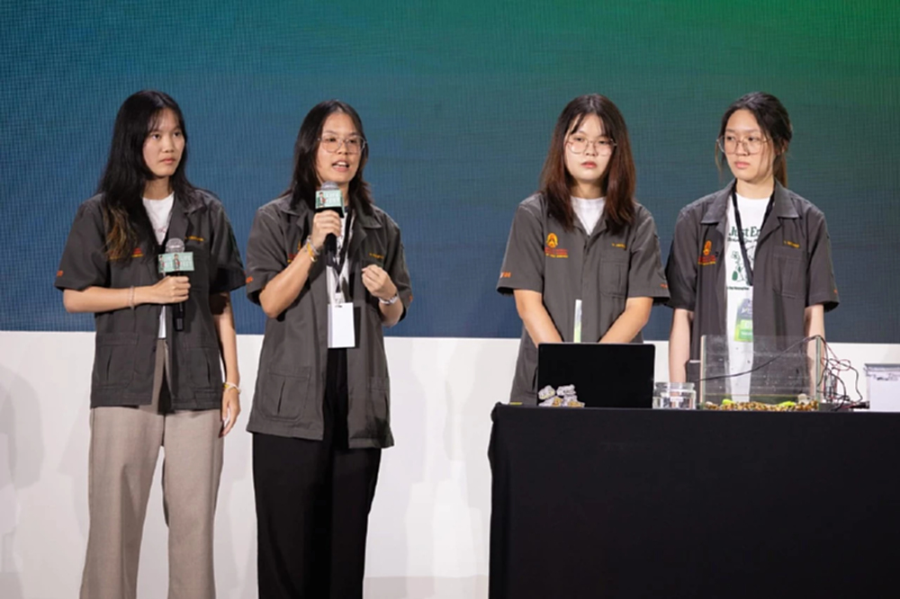 นักศึกษา มจธ.ประยุกต์ใช้ระบบ IoT ช่วยผู้สูงอายุเลี้ยงปลา