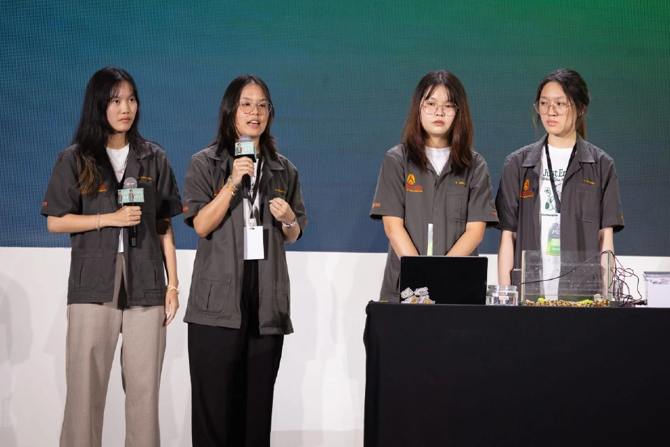 นักศึกษา มจธ.ประยุกต์ใช้ระบบ IoT ช่วยผู้สูงอายุเลี้ยงปลา