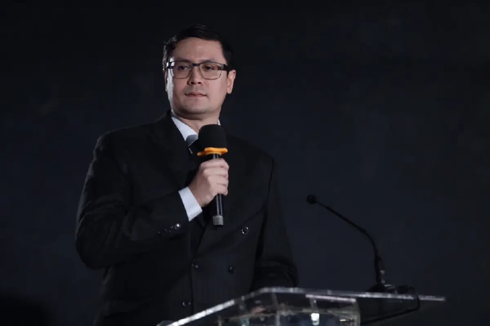 'โรม' ขยี้ ปปง.ยึดทรัพย์หมื่นล. 'เบน สมิธ' จี้ปลด 'ธรรมนัส' พ้น ครม.