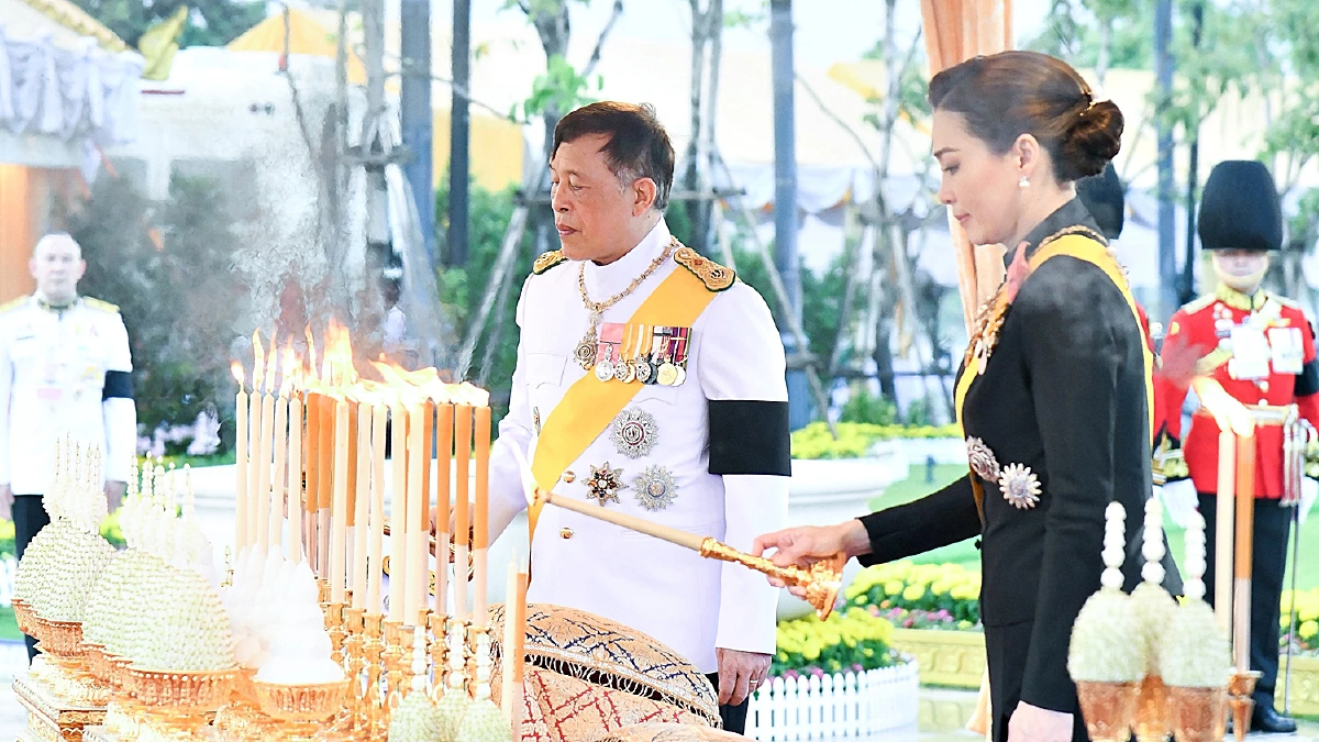 ในหลวง-พระราชินี ทรงปฏิบัติพระราชกรณียกิจ วันคล้ายวันพระบรมราชสมภพ รัชกาลที่ 9