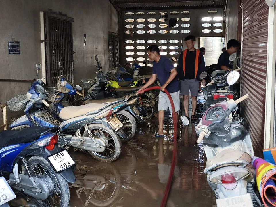 'ณัฐพงษ์' ถามแทนชาวบ้าน เยียวยาน้ำท่วม ไม่ต้องทำเอกสารได้ไหม