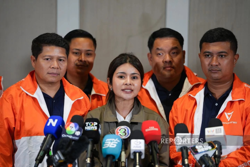 'ลิซ่า' แม่ทัพใต้ ปชน. ใช้กระแสสู้กระสุน ปักธงภูเก็ต-4 เขตนครศรีฯ