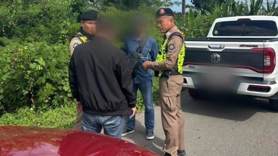 บุกรวบ 2 ตามหมายจับ คดีแอบอ้างเป็นตำรวจ รีดไถนักท่องเที่ยว