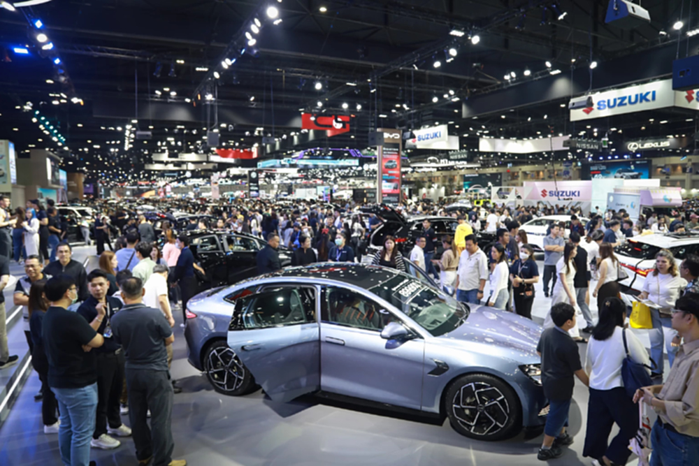 ตลาดรถยนต์เร่งซื้อ รับ 'ภาษีสรรพสามิตใหม่' - 'หมดมาตรการ อีวี 3.0'