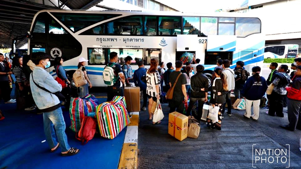 หมอชิต 2 คึกคัก แห่เดินทางกลับภูมิลำเนาฉลองปีใหม่ 2569 คาดวันนี้แตะ 1.8 แสนคน