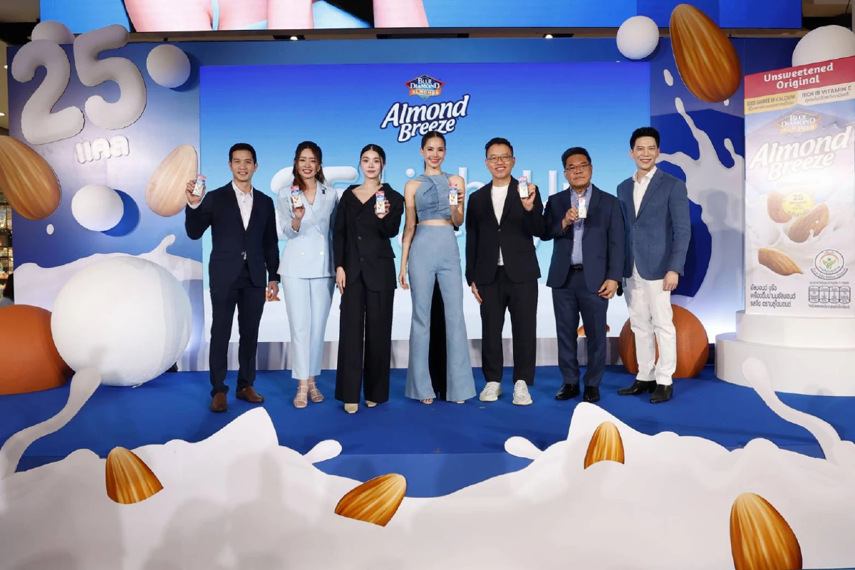 Almond Breeze® ดึง 'ญาญ่า' แบรนด์แอมบาสเดอร์ ดันแคมเปญ 25 kcal Light Up Your Day