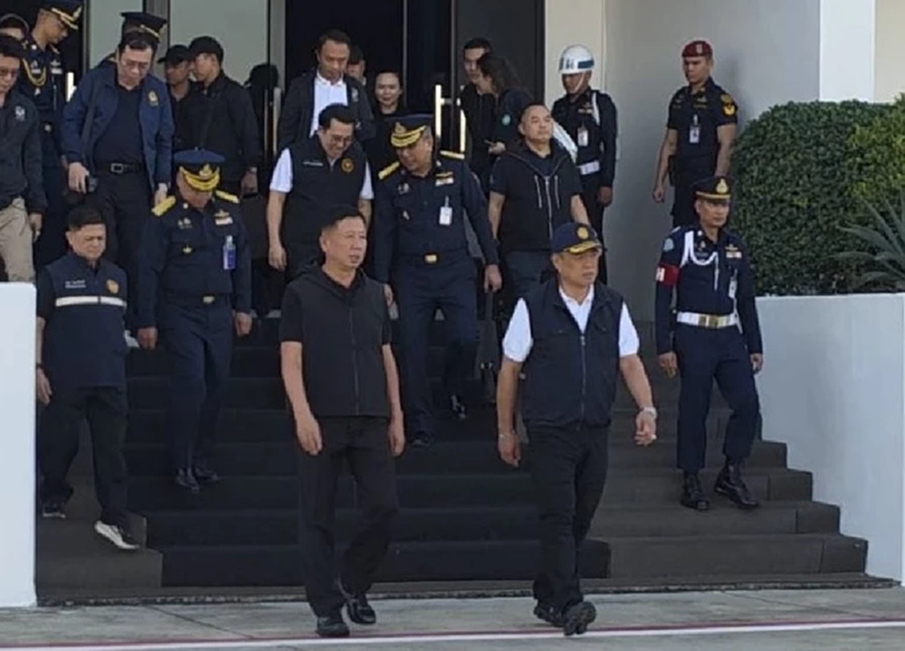 'นายกฯ' บินหาดใหญ่ บิ๊กคลีนนิ่งหลังน้ำลด ปัดตอบ นายก อบจ.สงขลา ด้อยค่า อส.