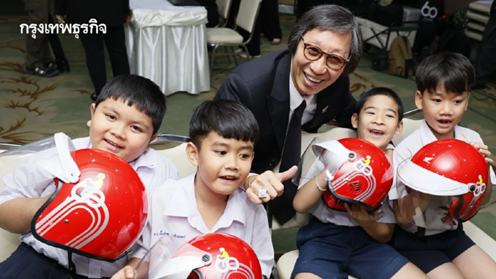 ไทยฮอนด้า มอบหมวกกันน็อก ให้กทม. ยกระดับความปลอดภัยในเมืองหลวง