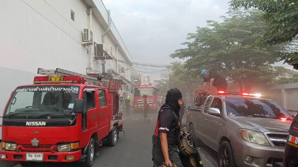 ไฟไหม้ห้างดังย่านบางใหญ่ ควันโขมง ทำคนวิ่งหนีตายวุ่น