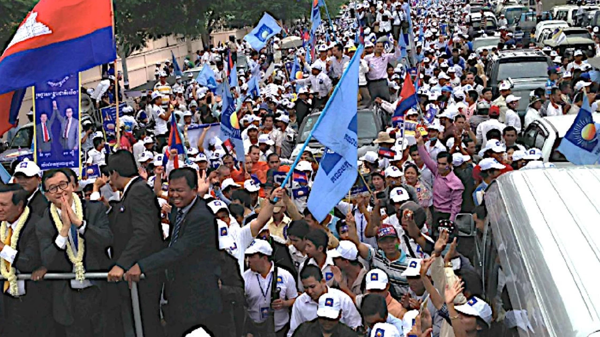 ลุย! 'สม รังสี' ผู้นำรัฐบาลพลัดถิ่นกัมพูชา ปลุกนักรบเขมร โค่นฮุน เซน