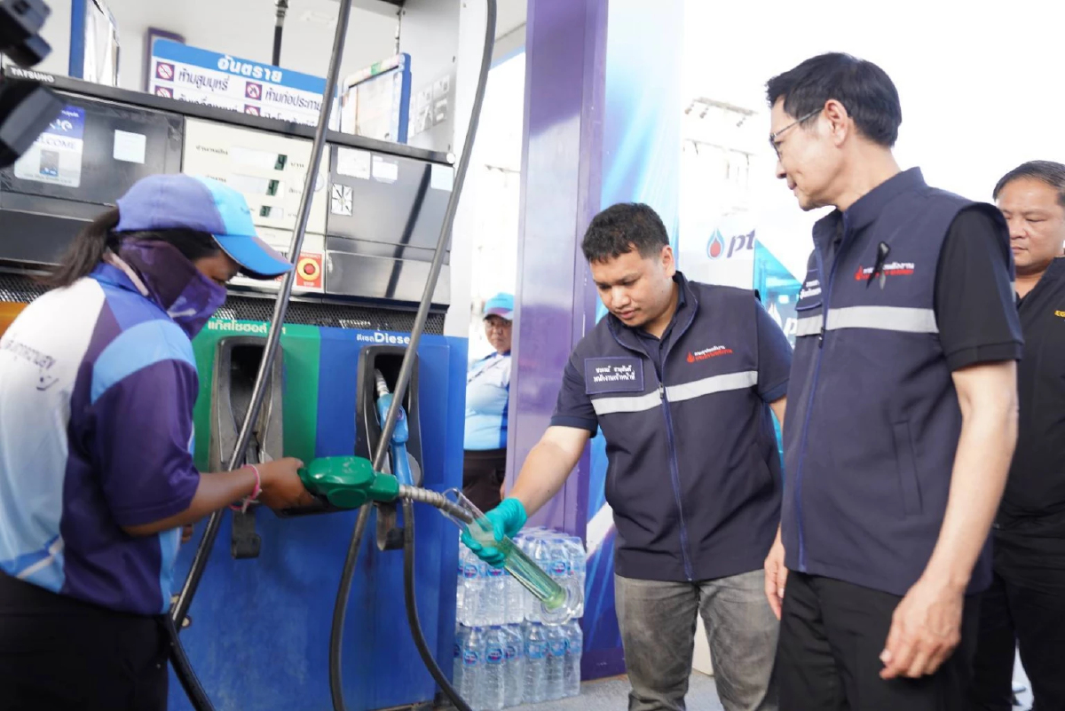 'อรรถพล' ตรวจคุณภาพน้ำมันในปั๊มหลังน้ำลด พร้อมช่วยเหลือผู้ประสบภัยใน จ.สงขลา