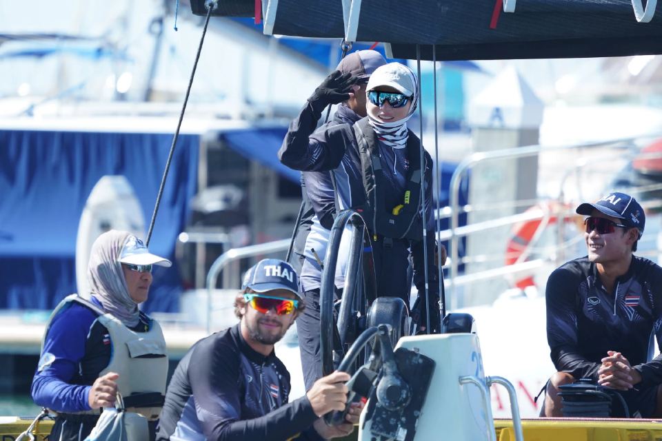 พระราชินี วางกลยุทธ์เฉียบ พาเรือใบไทยขึ้นที่ 1 ลุ้นชิงทองพรุ่งนี้