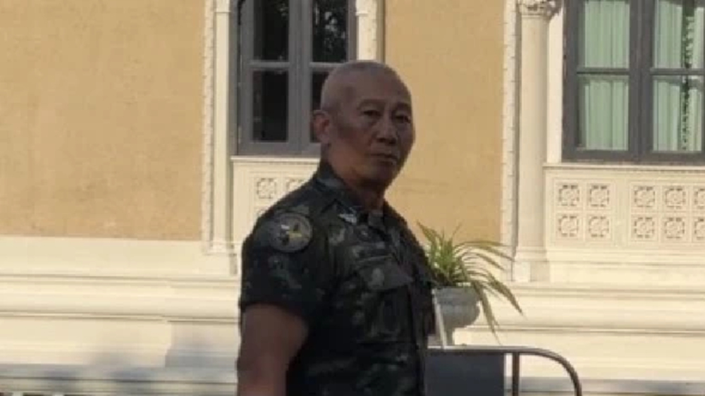 'ผบ.ทบ.'หน้าเครียด เข้าทำเนียบร่วมประชุม 'นายกฯ' หลัง ทหารดับ 1 เจ็บ 4