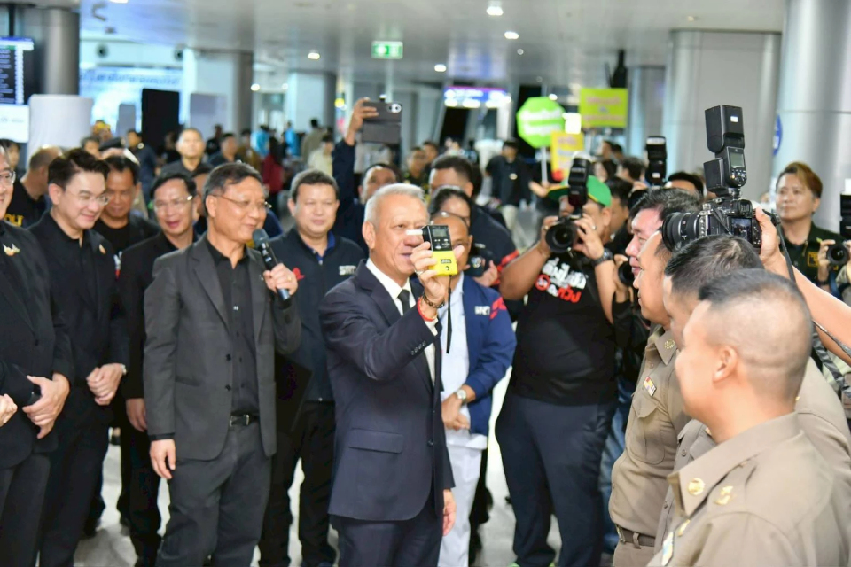 'พิพัฒน์' ย้ำเดินทางปีใหม่ปลอดภัย ลดการสูญเสียไม่น้อยกว่า 5%