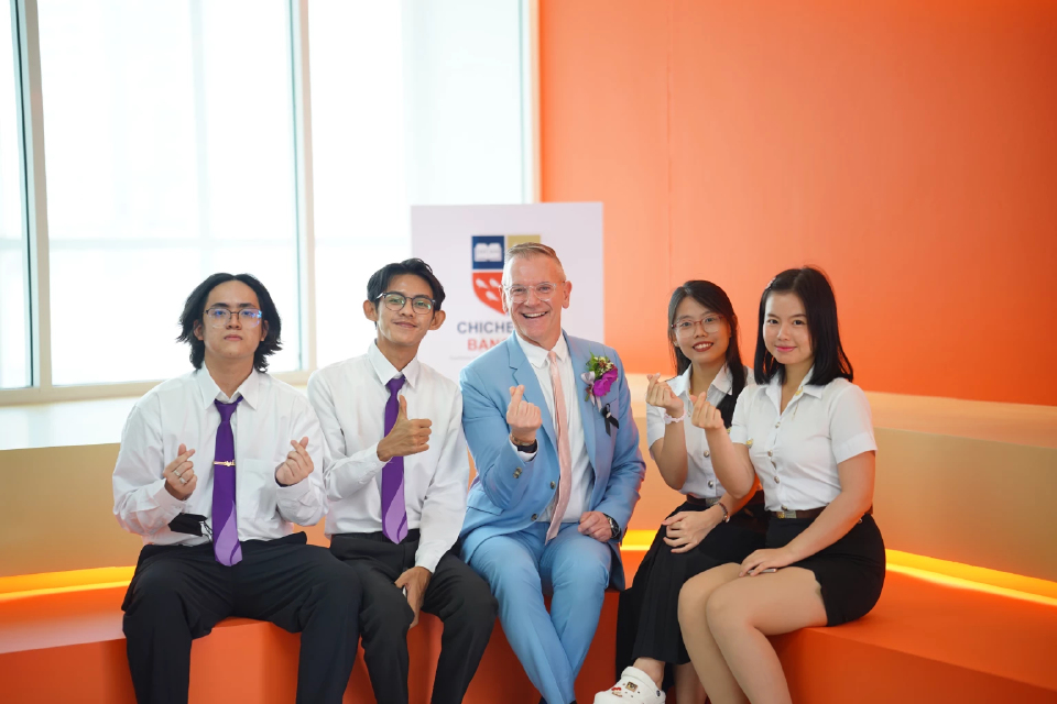 บัณฑิต '2 ปริญญา'เรียนไทยได้วุฒิ UK สร้างคนพันธุ์ใหม่สู่ตลาดโลก